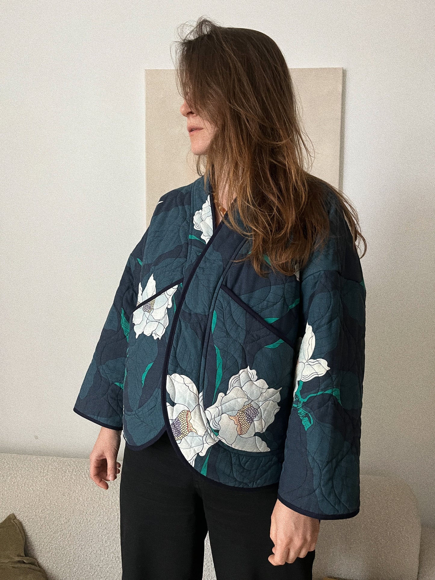 Kimono w białe kwiaty